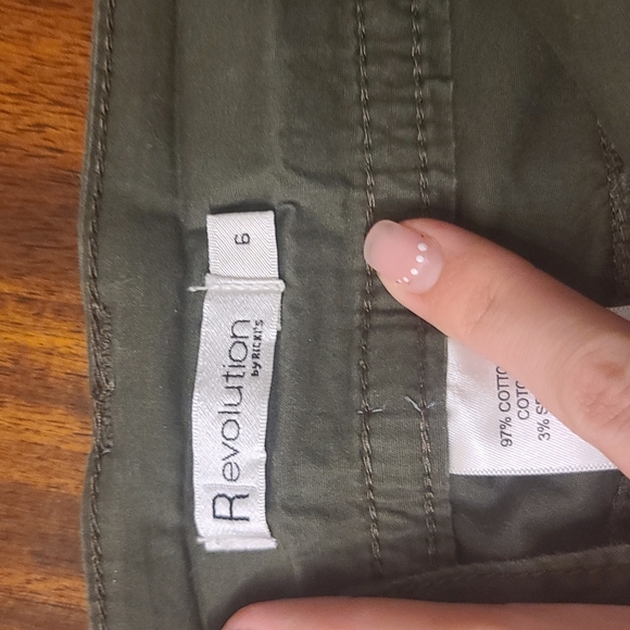 Women's size 6 shorts - Picture 3 of 3